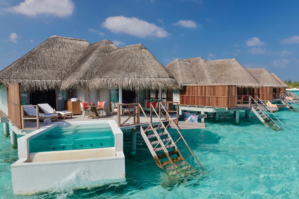 content/hotel/Kanuhura/Accommondation/Grand Water Pool Villa Sunrise/Kanuhura-Acc-GrandWaterVillaPool-03.jpg